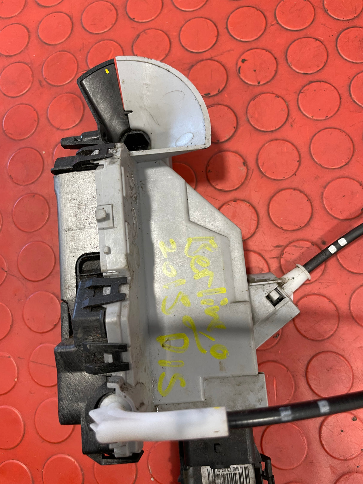 Citroen Berlingo/Peugeot Partner DRIVER'S SIDE FRONT DOOR OPENER SET 2008-2018 P/N 9680168580 / A01454