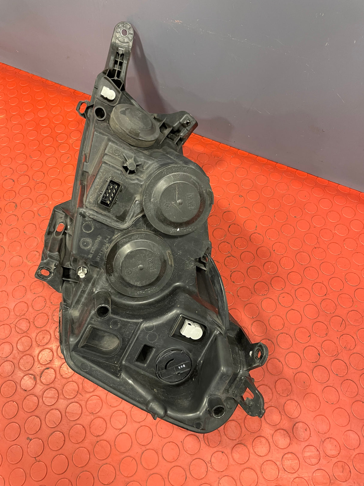 Citroen Dispatch/Peugeot Expert/Toyota Proace City HEADLIGHT Driver's Side O/S 2008-2018 P/N 89902606