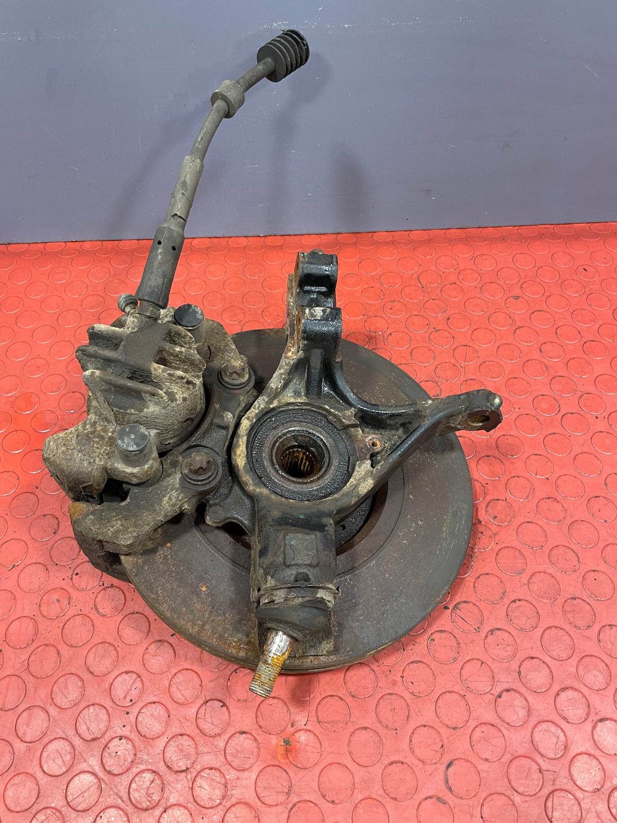 Citroen Berlingo/Peugeot Partner FRONT WHEEL HUB & BRAKE CALIPER ASSEMBLY Driver's Side 2008-2018 P/N 9670614080 - 1