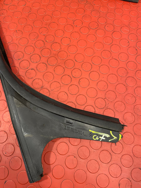 Citroen Berlingo/Peugeot Partner FRONT DOOR WINDOW RUBBER SEAL DRIVER'S SIDE O/S (w/ cut see photos) 2016 P/N 9680390780
