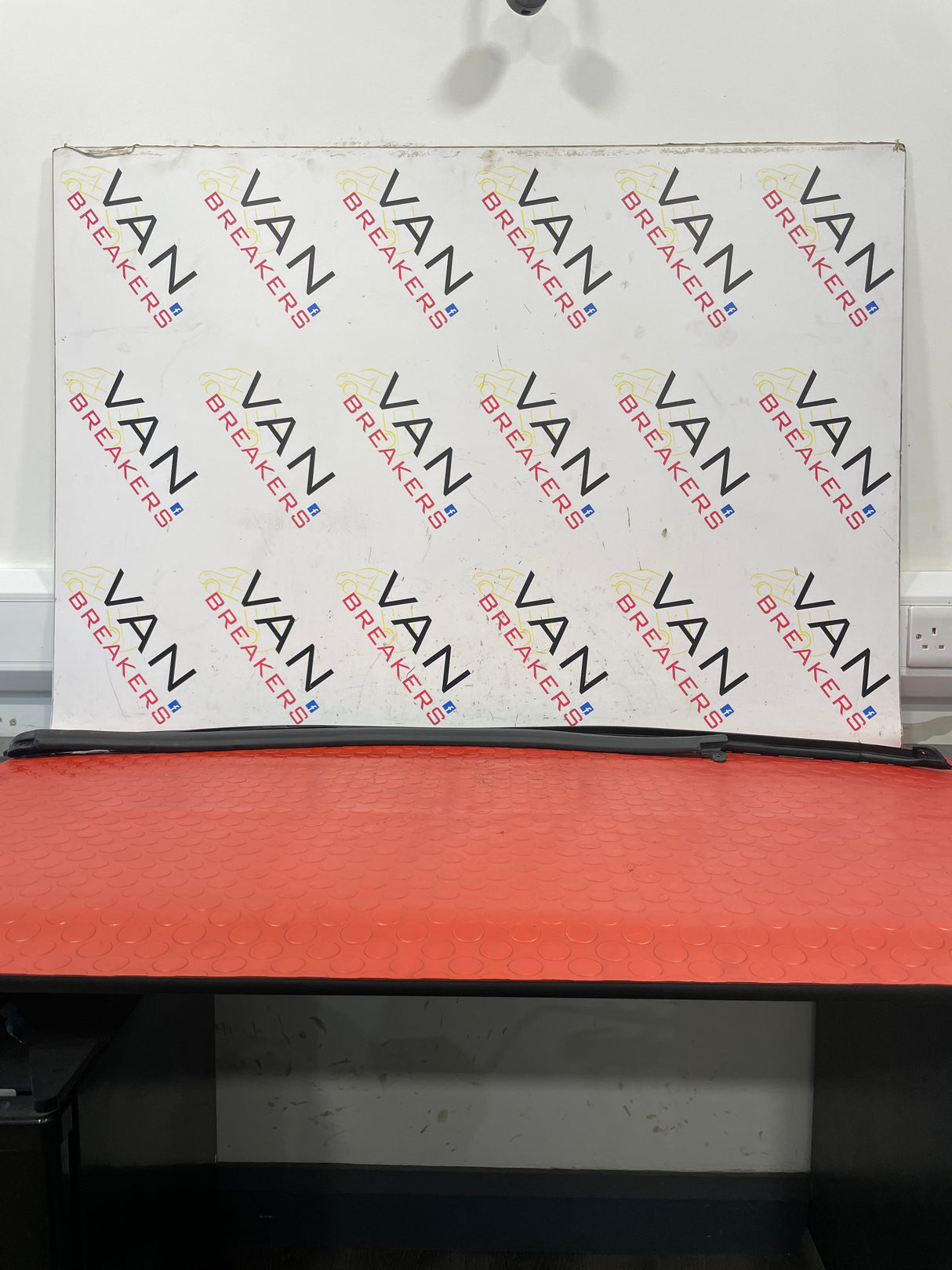 Citroen Berlingo/ Peugeot Partner P/S FRONT WINDOW SEAL P/N 9817910480