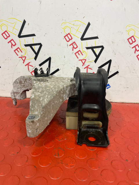 Renault Kangoo/Renault Grand Kangoo 1.5 DRIVERS SIDE ENGINE MOUNT P/N 112102294R