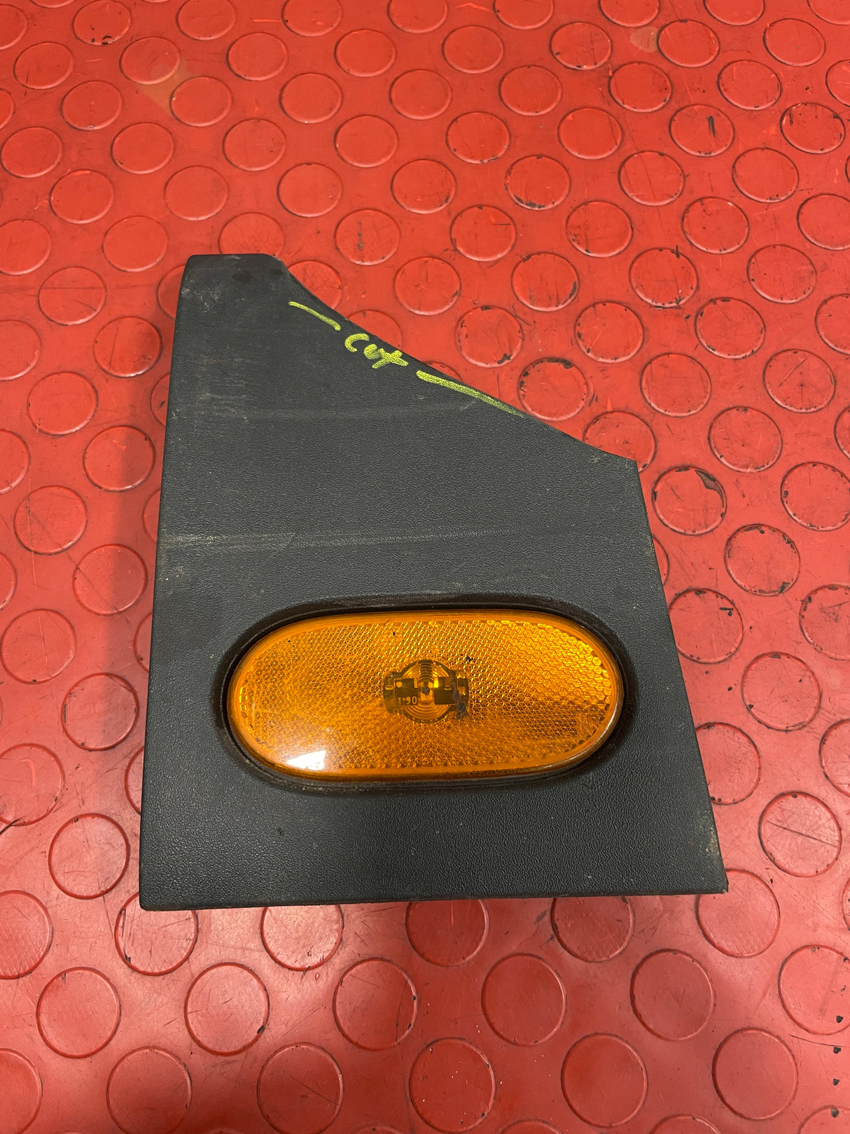 Mercedes Sprinter SIDE MARKER LIGHT/CLEARANCE LIGHT Damaged see pictures P/N A9068201456