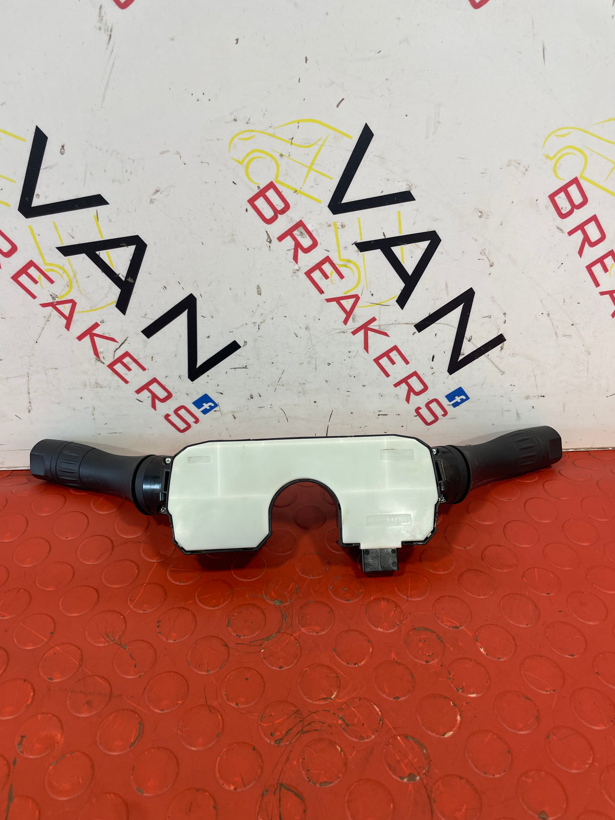 Nissan Navara WINDOW WIPER/ INDICATOR CONTROL SWITCH P/N 479455BC1A