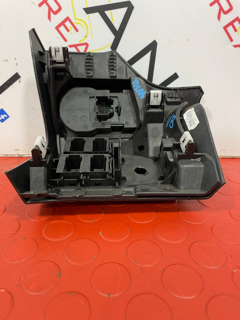 Citroen Berlingo Peugeot Partner Vauxhall Combo Toyota Proace City LIGHT SWITCH AND SURROUND  P/N 9823887977-0