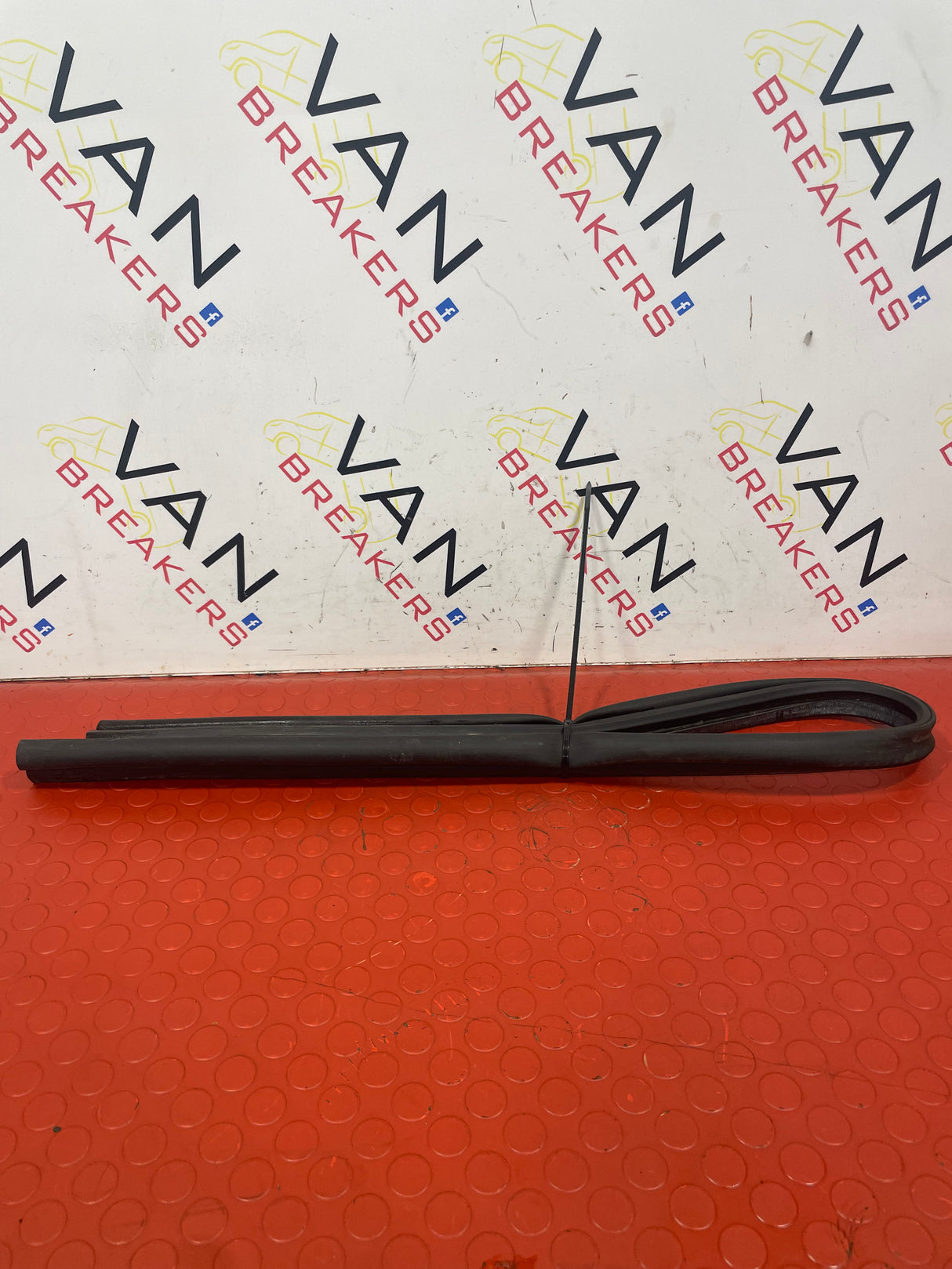 Citroen Berlingo/Peugeot Partner FRONT AIR INTAKE GRILL RUBBER SEAL 2008 >on P/N 9816782280