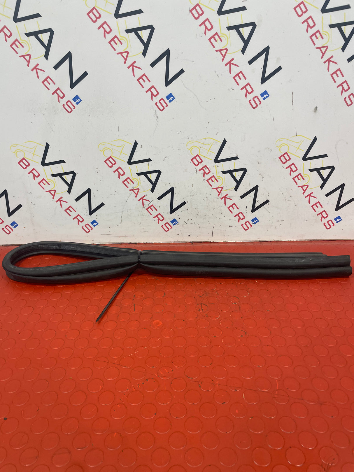 Citroen Berlingo/Peugeot Partner FRONT AIR INTAKE GRILL RUBBER SEAL 2008 >on P/N 9816782280