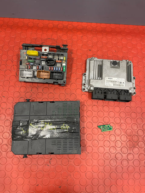 Citroen Berlingo ENGINE CONTROL MODULE (ECM/ECU) & BODY CONTROL MODULE (BSI w/ KEY MICRO CHIP) 2013-2018 P/N: 9807885980 / 9807028880