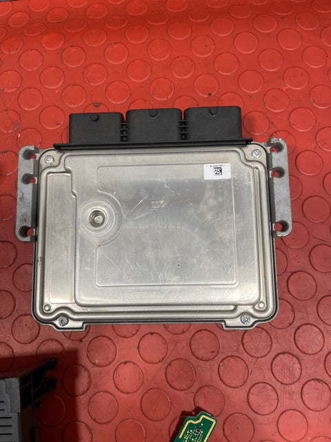 Citroen Berlingo ENGINE CONTROL MODULE (ECM/ECU) & BODY CONTROL MODULE (BSI w/ KEY MICRO CHIP) 2013-2018 P/N: 9807885980 / 9807028880