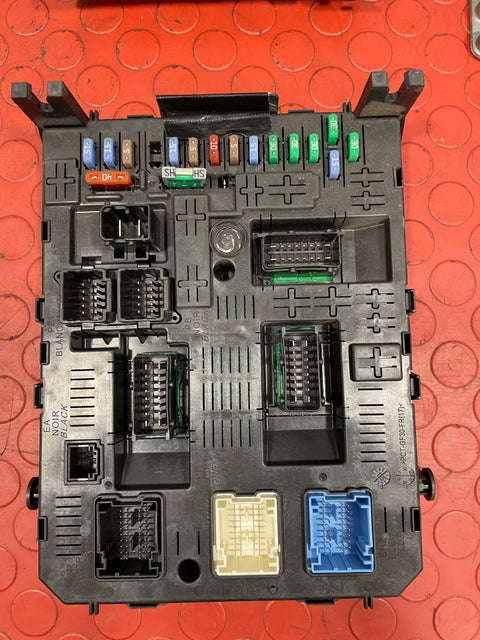 Citroen Berlingo ENGINE CONTROL MODULE (ECM/ECU) & BODY CONTROL MODULE (BSI w/ KEY MICRO CHIP) 2013-2018 P/N: 9807885980 / 9807028880