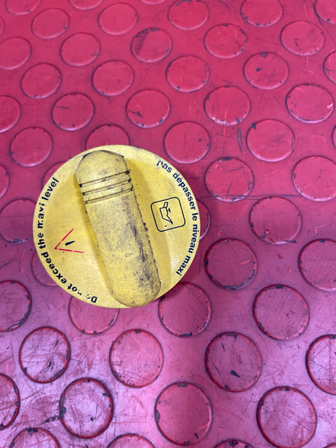 Vauxhall Movano/ Vivaro Yellow Oil Filler Cap  Ref: 93194622 / TD202382