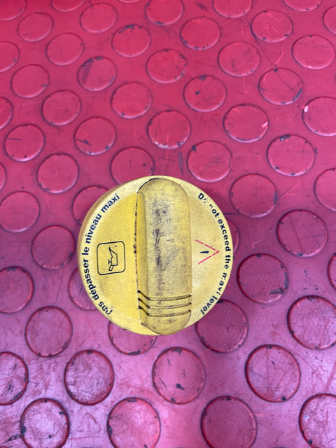 Vauxhall Movano/ Vivaro Yellow Oil Filler Cap  Ref: 93194622 / TD202382