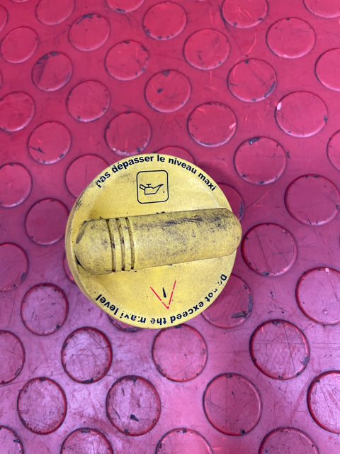Vauxhall Movano/ Vivaro Yellow Oil Filler Cap  Ref: 93194622 / TD202382