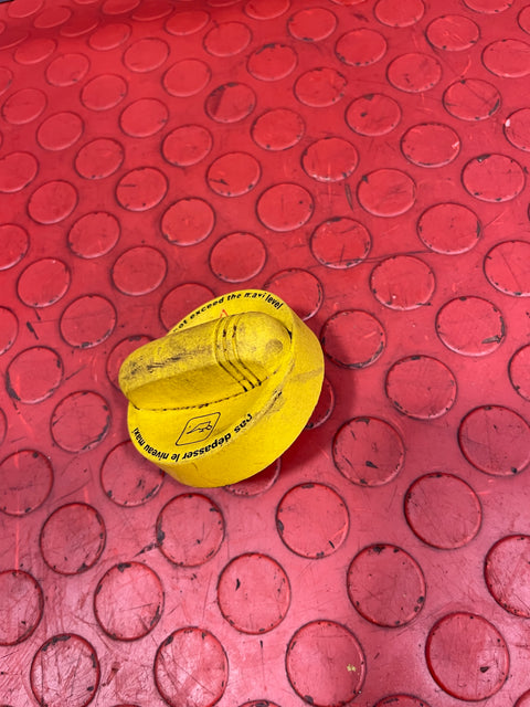 Vauxhall Movano/ Vivaro Yellow Oil Filler Cap  Ref: 93194622 / TD202382