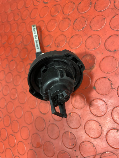 Citroen Berlingo/Peugeot Partner/Toyota Proace City/Vauxhall Combo LOCKABLE FUEL CAP WITH KEY 2019-2024 P/N 10014390100