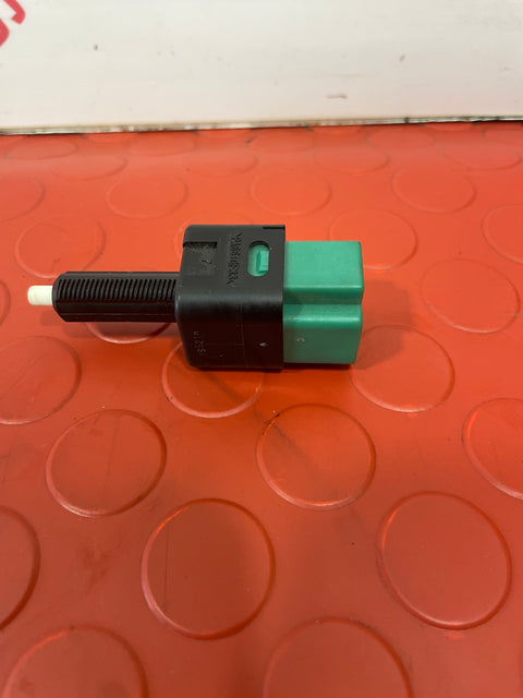 Nissan Navara CLUTCH PEDAL SWITCH SENSOR P/N 253003RA0A