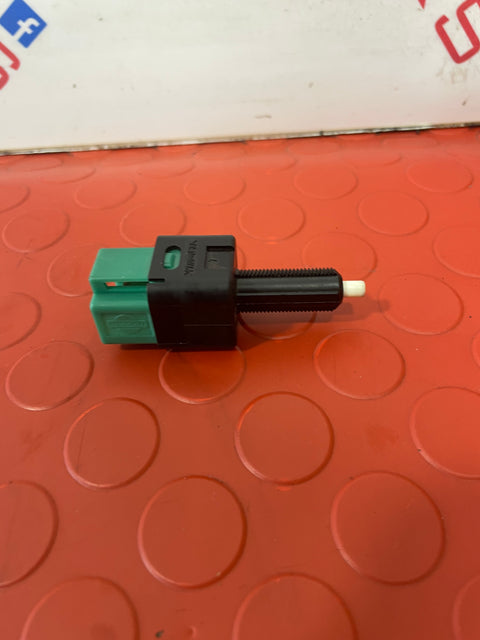 Nissan Navara CLUTCH PEDAL SWITCH SENSOR P/N 253003RA0A