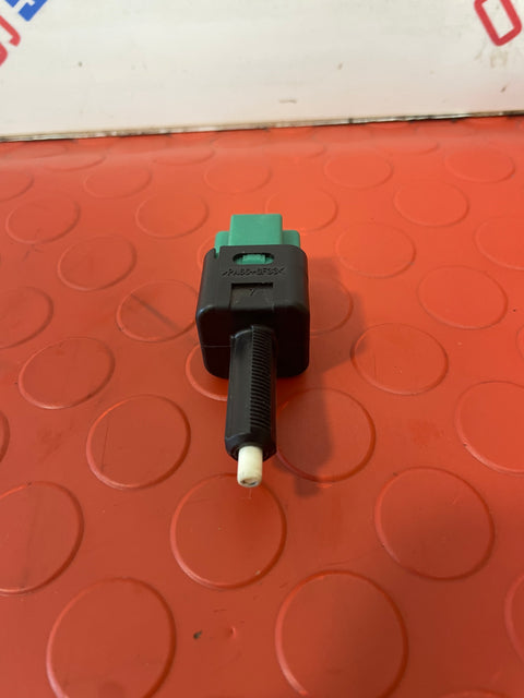 Nissan Navara CLUTCH PEDAL SWITCH SENSOR P/N 253003RA0A