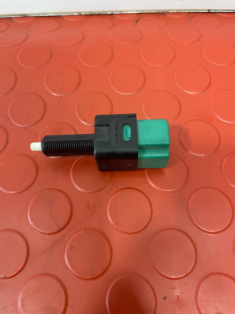 Nissan Navara CLUTCH PEDAL SWITCH SENSOR P/N 253003RA0A