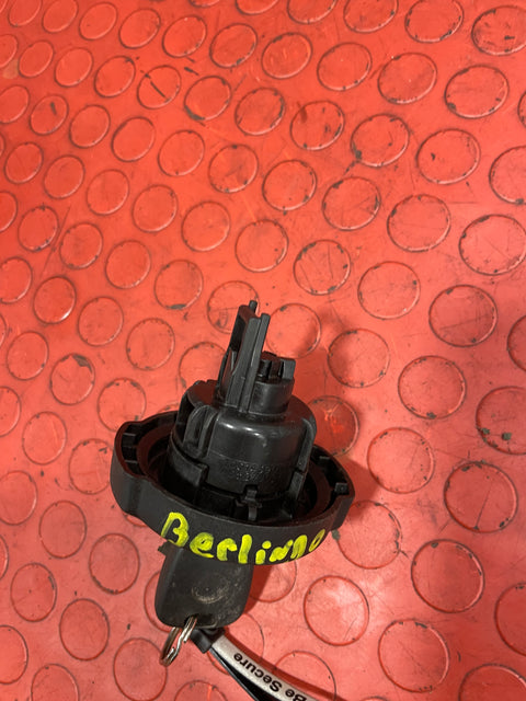 Citroen Berlingo/Peugeot Partner/Toyota Proace City/Vauxhall Combo LOCKABLE FUEL CAP WITH KEY 2019-2024 P/N 10014390100