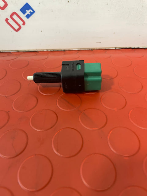 Nissan Navara CLUTCH PEDAL SWITCH SENSOR P/N 253003RA0A