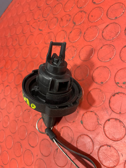 Citroen Berlingo/Peugeot Partner/Toyota Proace City/Vauxhall Combo LOCKABLE FUEL CAP WITH KEY 2019-2024 P/N 10014390100