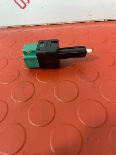 Nissan Navara CLUTCH PEDAL SWITCH SENSOR P/N 253003RA0A