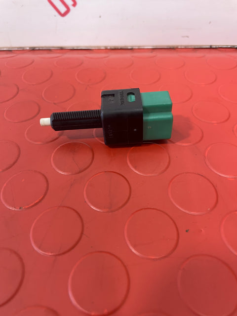 Nissan Navara CLUTCH PEDAL SWITCH SENSOR P/N 253003RA0A