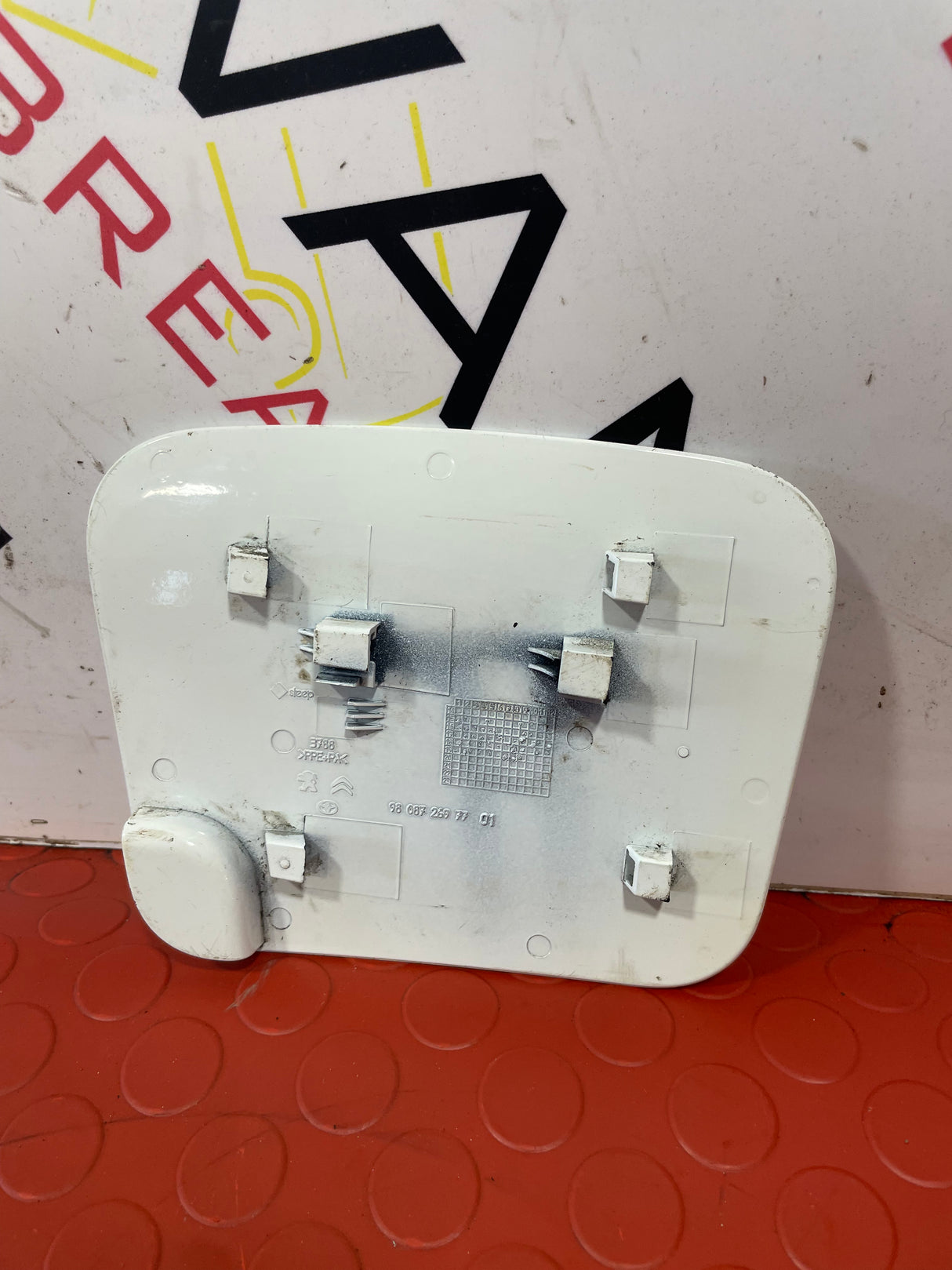 Citroen Dispatch/ Peugeot Expert FUEL TANK DOOR 2016-2023 P/N 980872697701