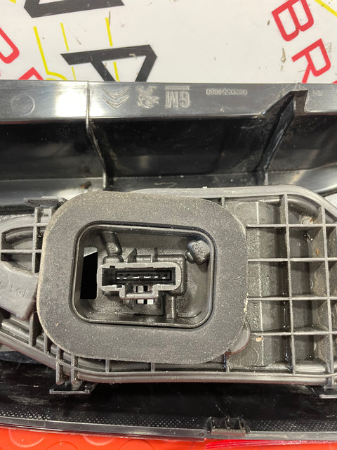 Citroen Berlingo/Peugeot Partner/Vauxhall Combo/ Toyota Proace City DRIVERS SIDE REAR TAILLIGHT 2019-2024  (DAMAGED) P/N9820554880