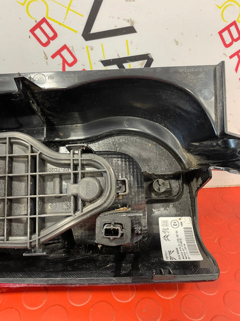 Citroen Berlingo/Peugeot Partner/Vauxhall Combo/ Toyota Proace City DRIVERS SIDE REAR TAILLIGHT 2019-2024  (DAMAGED) P/N9820554880