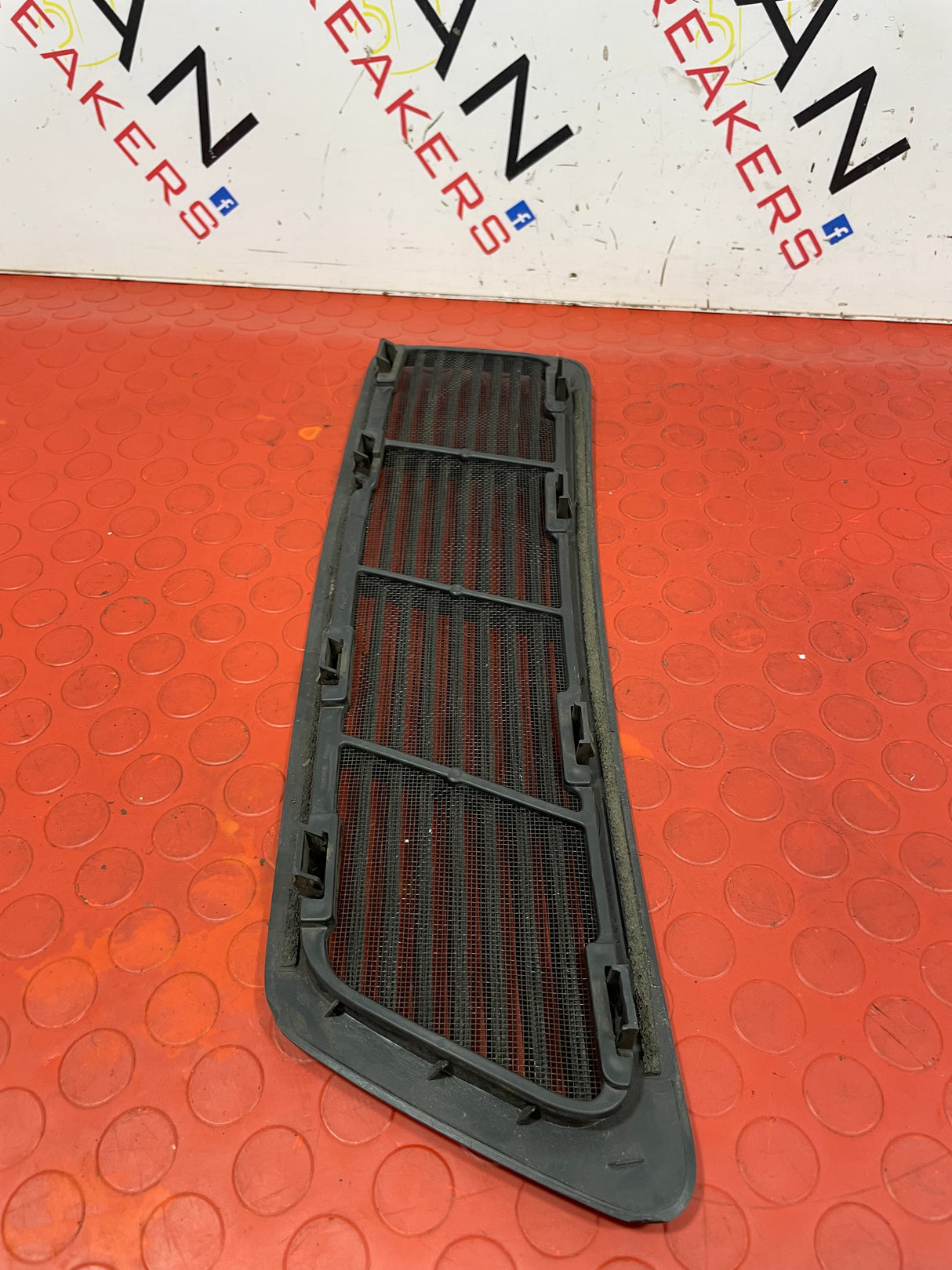 Ford Transit BONNET GRILL RIGHT SIDE  P/N BK3116585DE