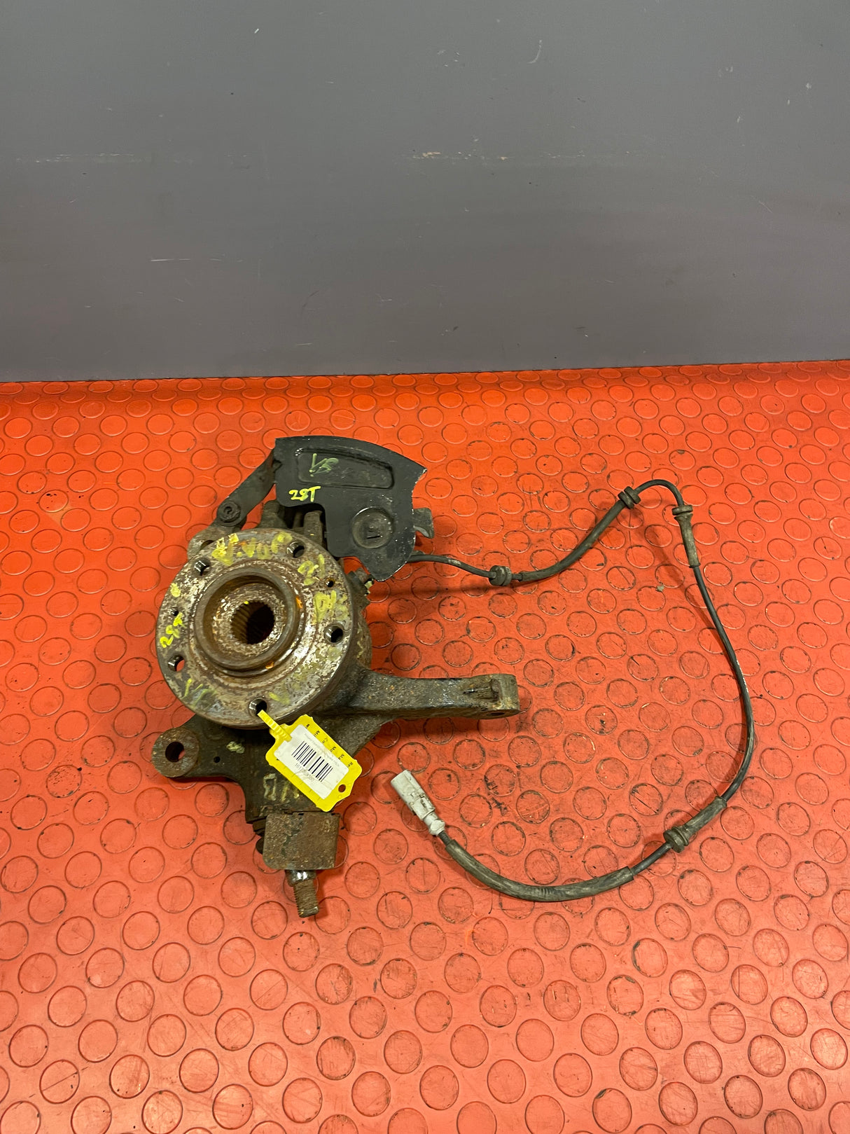 Vauxhall Vivaro/Peugeot Expert/Citroen Dispatch/Toyota Proace FRONT PASSENGER's SIDE HUB WITH ABS SENSOR 6 SPEED 1.6 2016-2024 P/N 1617969380