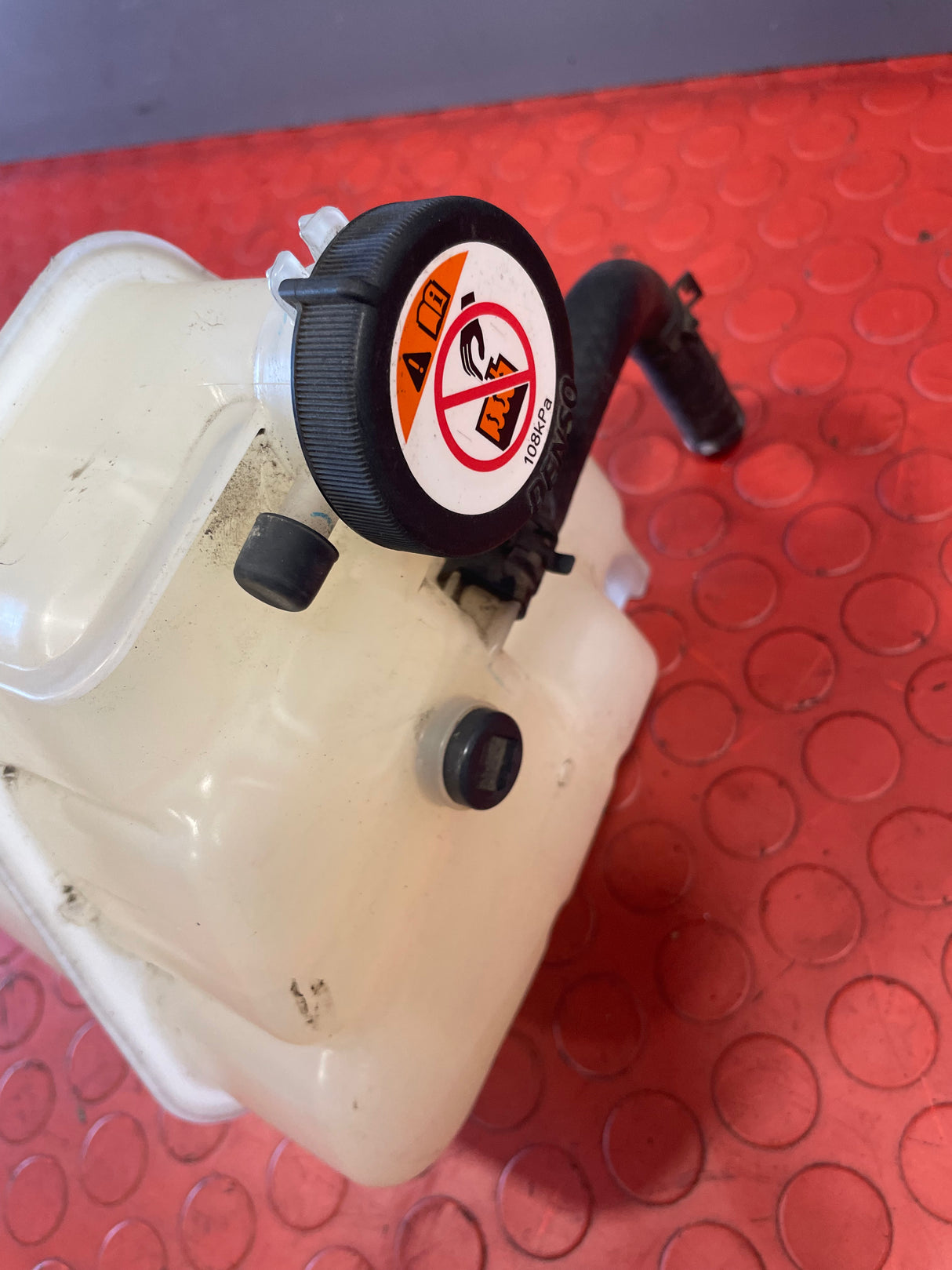 Toyota Hilux COOLANT RESERVOIR/EXPANSION BOTTLE 2016-2023  P/N 166400E010