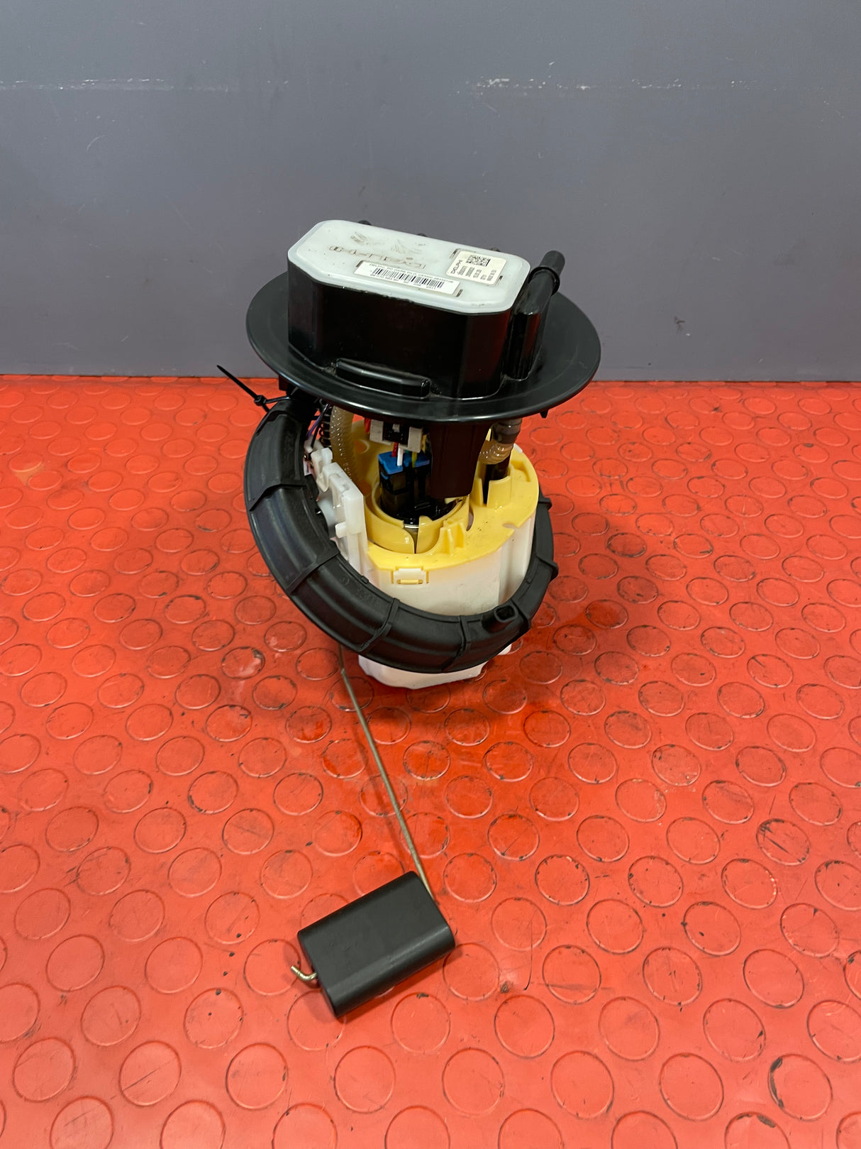 Peugeot Expert/Toyota Proace/Vauxhall Vivaro/Citroen Dispatch/Fiat Scudo FUEL TANK SENDER UNIT (6Pin) 2.0 HDI 2016-2024  P/N 9807056380 - 1 / 28502471