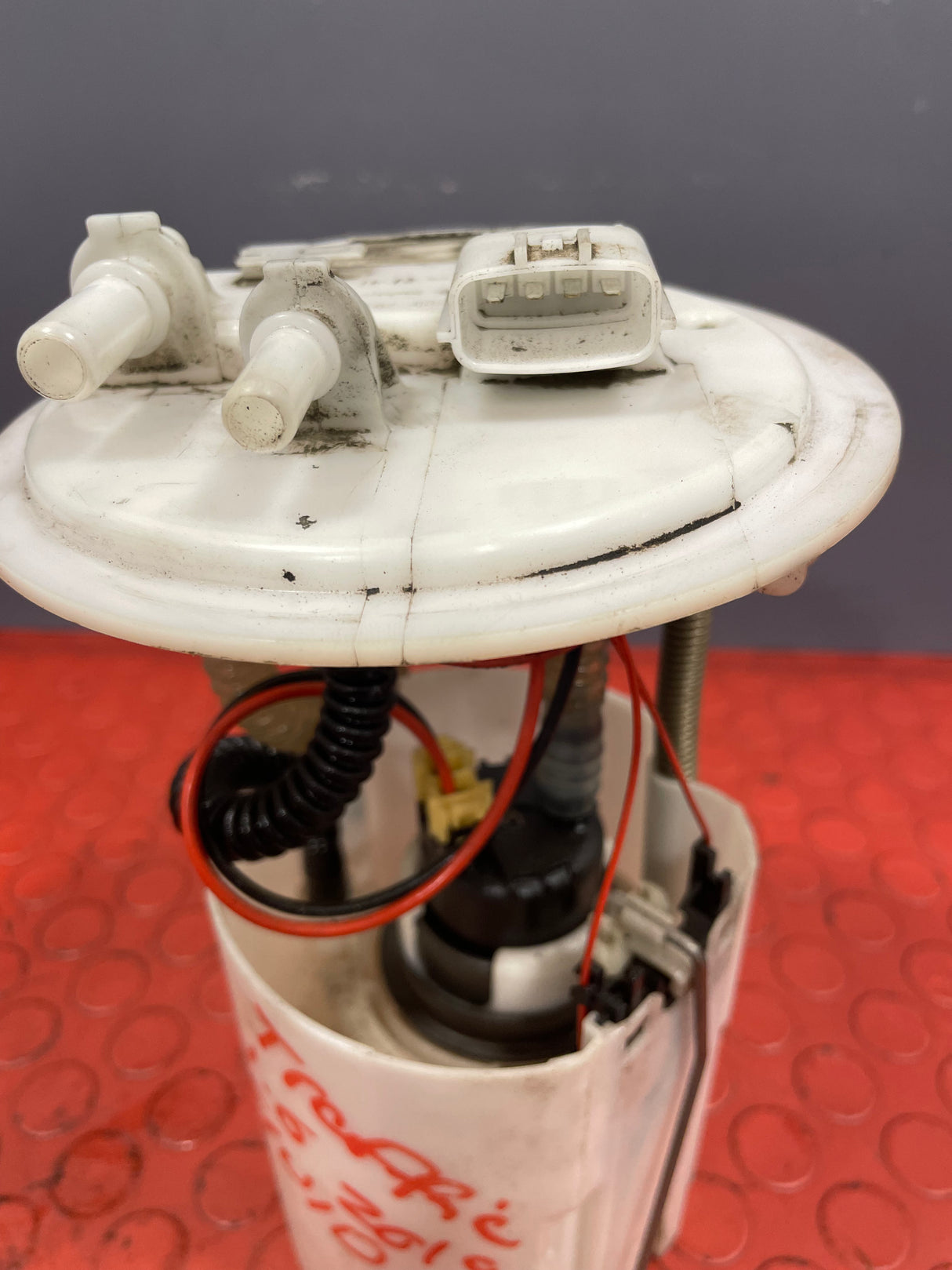 Renault Trafic/Vauxhall Vivaro/Nissan NV300 FUEL SENDING UNIT 1.6 FWD 2014-2019 P/N 172021036R - 1