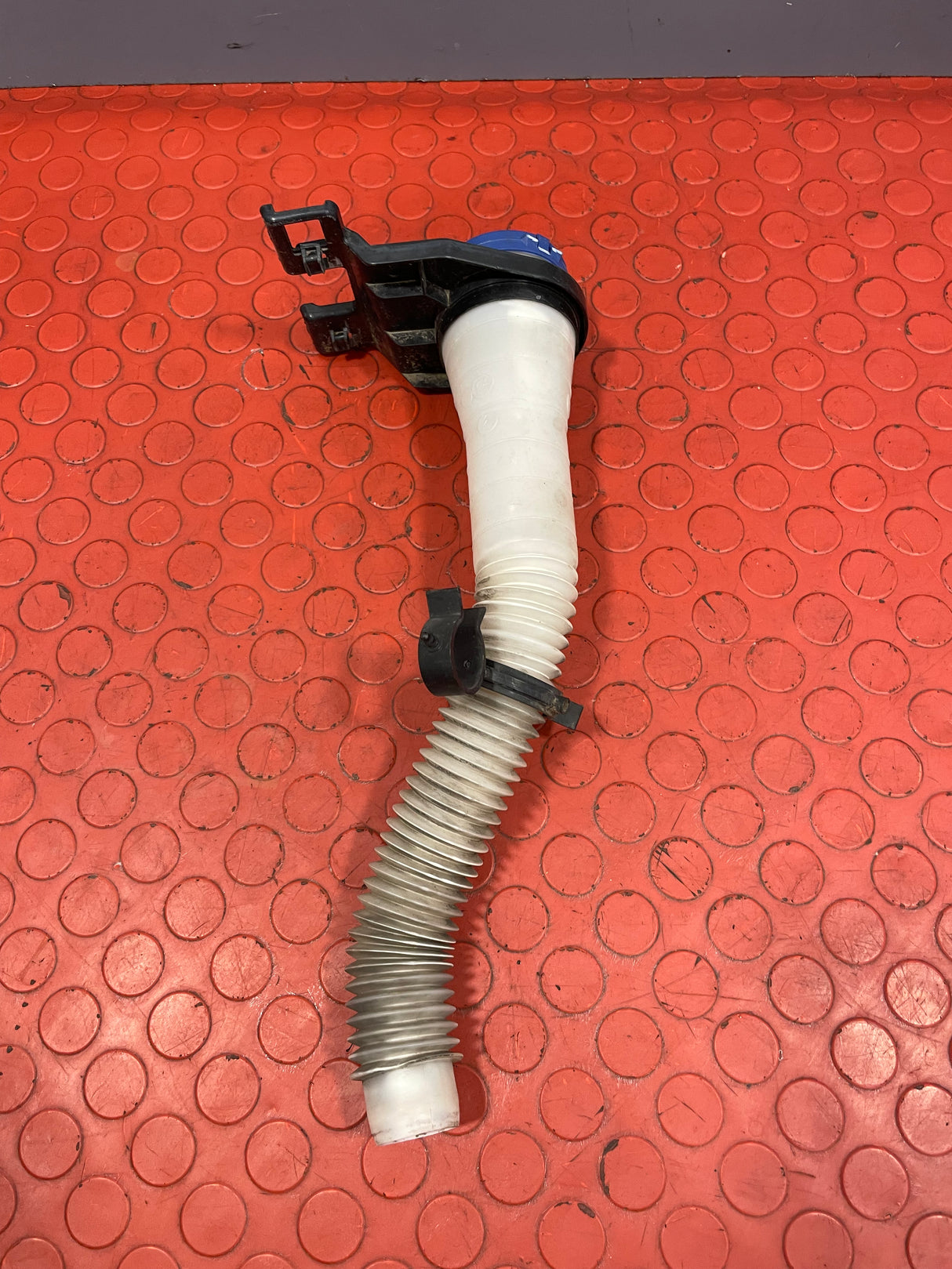 Citroen Dispatch/Peugeot Expert/Toyota Proace/Fiat Scudo MK2 WINDSCREEN WASHER FILLER NECK w/ CAP & MOUNTING TRIM  2008-2016 P/N 9656581880