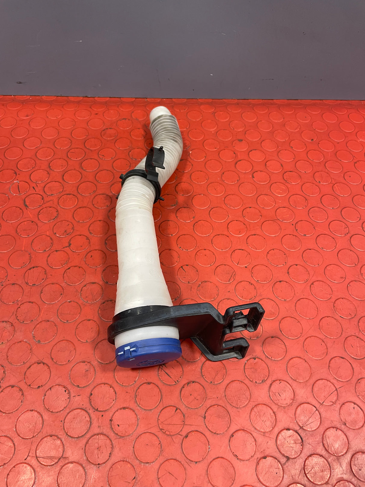 Citroen Dispatch/Peugeot Expert/Toyota Proace/Fiat Scudo MK2 WINDSCREEN WASHER FILLER NECK w/ CAP & MOUNTING TRIM  2008-2016 P/N 9656581880