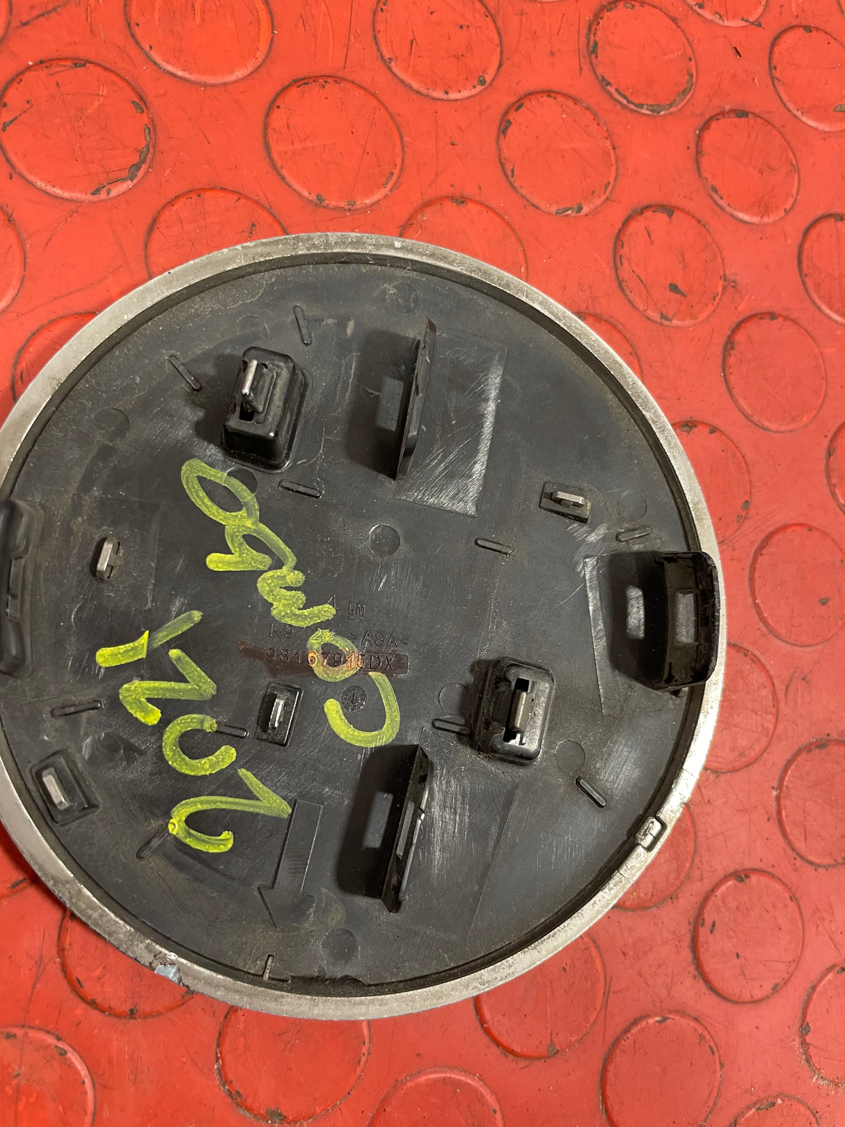 Vauxhall Combo FRONT GRIFFIN BADGE EMBLEM LOGO NAMEPLATE 2019-2024 P/N 98167915DX