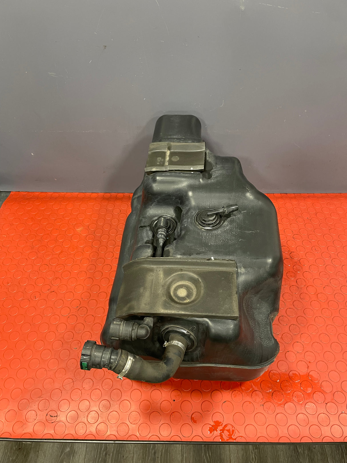 Saic Maxus Deliver 9 ADBLUE TANK WITH PUMP (4 Pin and 5 Pin plug) 2.0 TD 2021 P/N C00079649 / C00088301