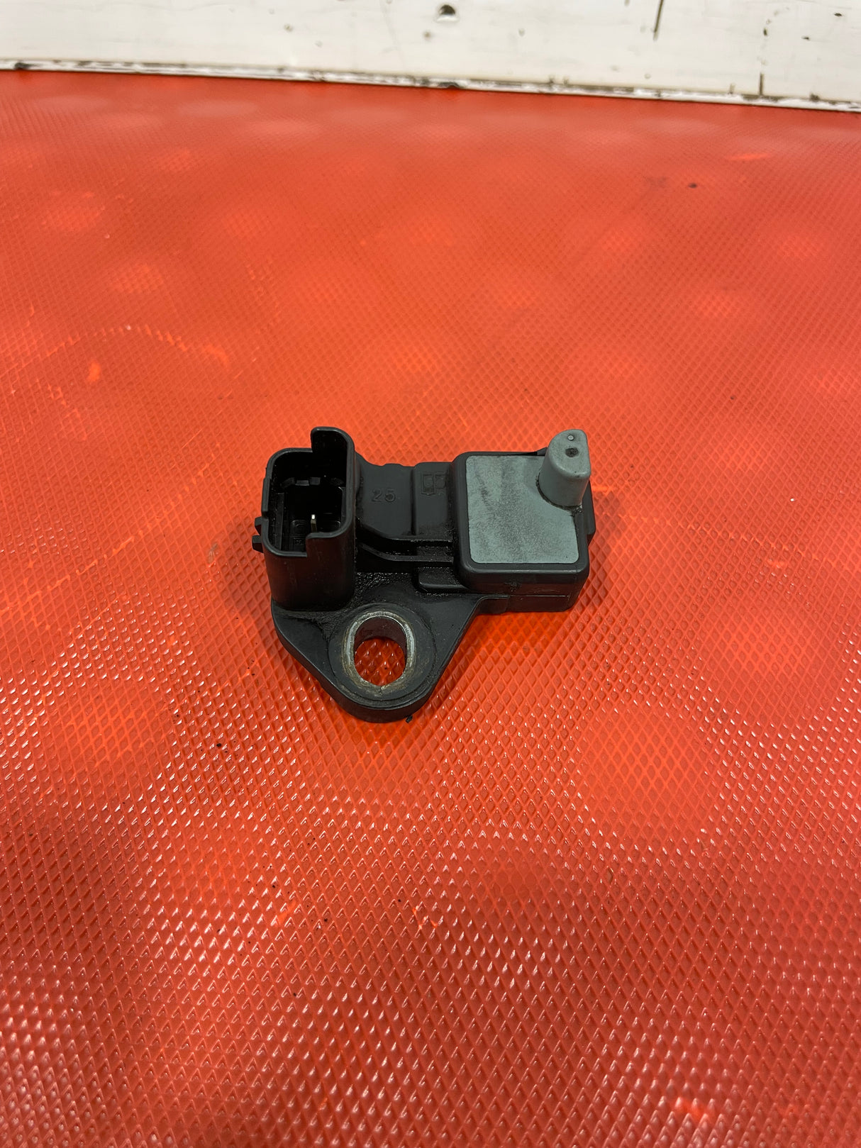 Citroen Berlingo/Peugeot Partner CRANKSHAFT POSITION SENSOR 1.6HDI  P/N 9664387380