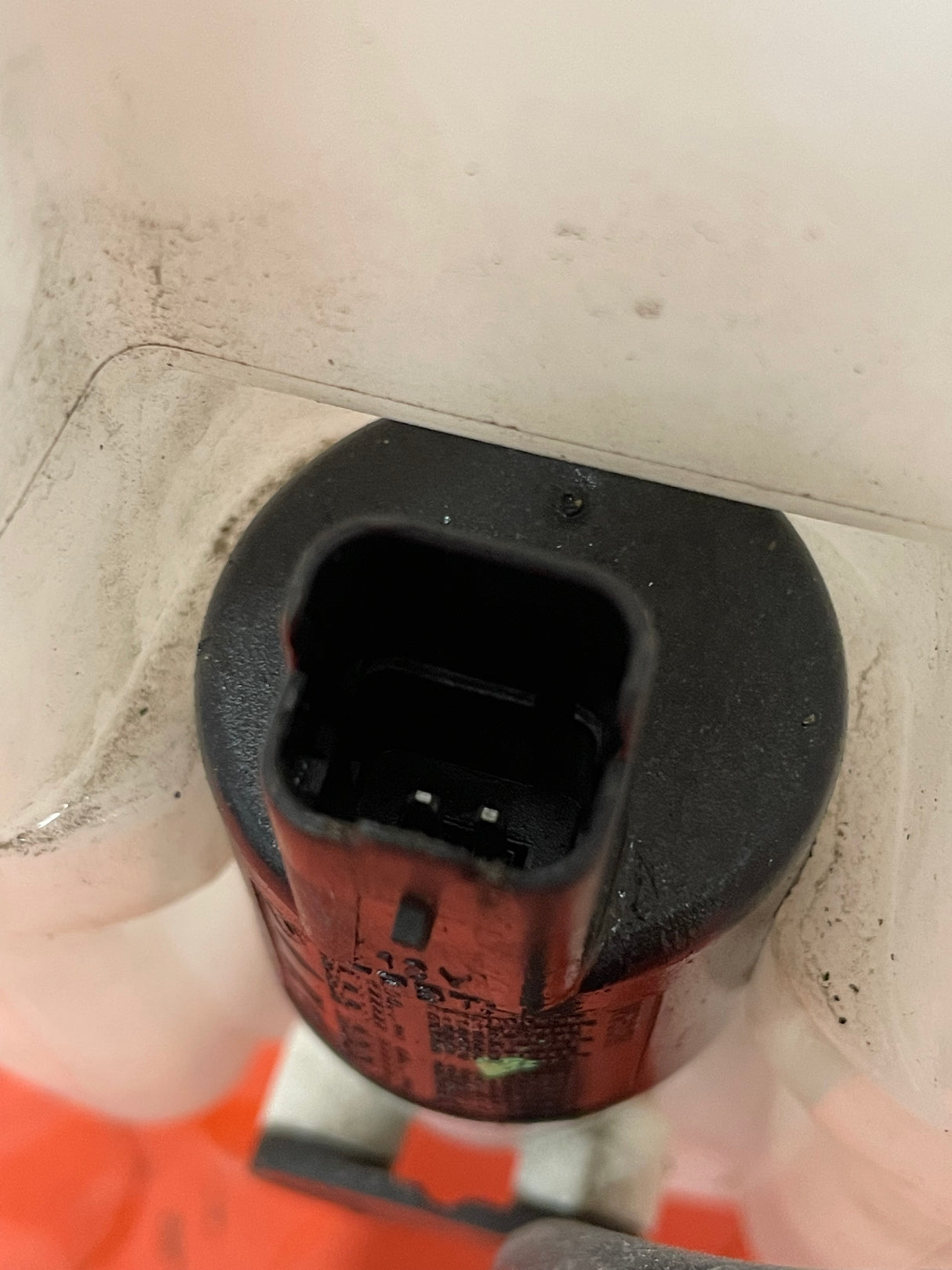 Citroen Berlingo/Peugeot Partner Vauxhall Combo WINDSCREEN WASHER BOTTLE WITH PUMP AND FILLER NECK 2019-2023 P/N 9817300980