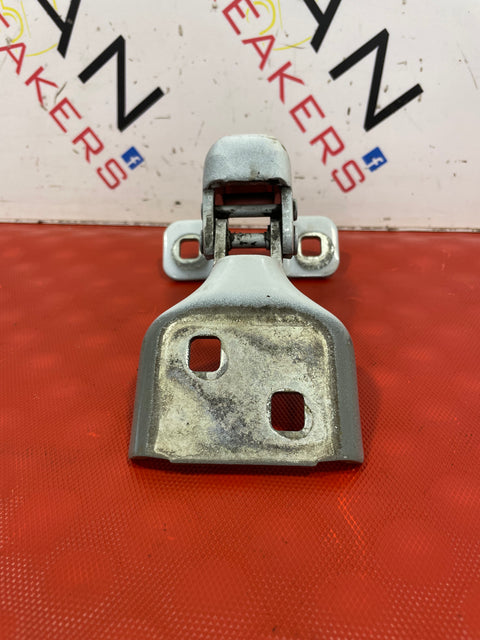 Renault Master MK3 FRONT DOOR HINGE RIGHT DRIVERS SIDE  P/N 804000006R