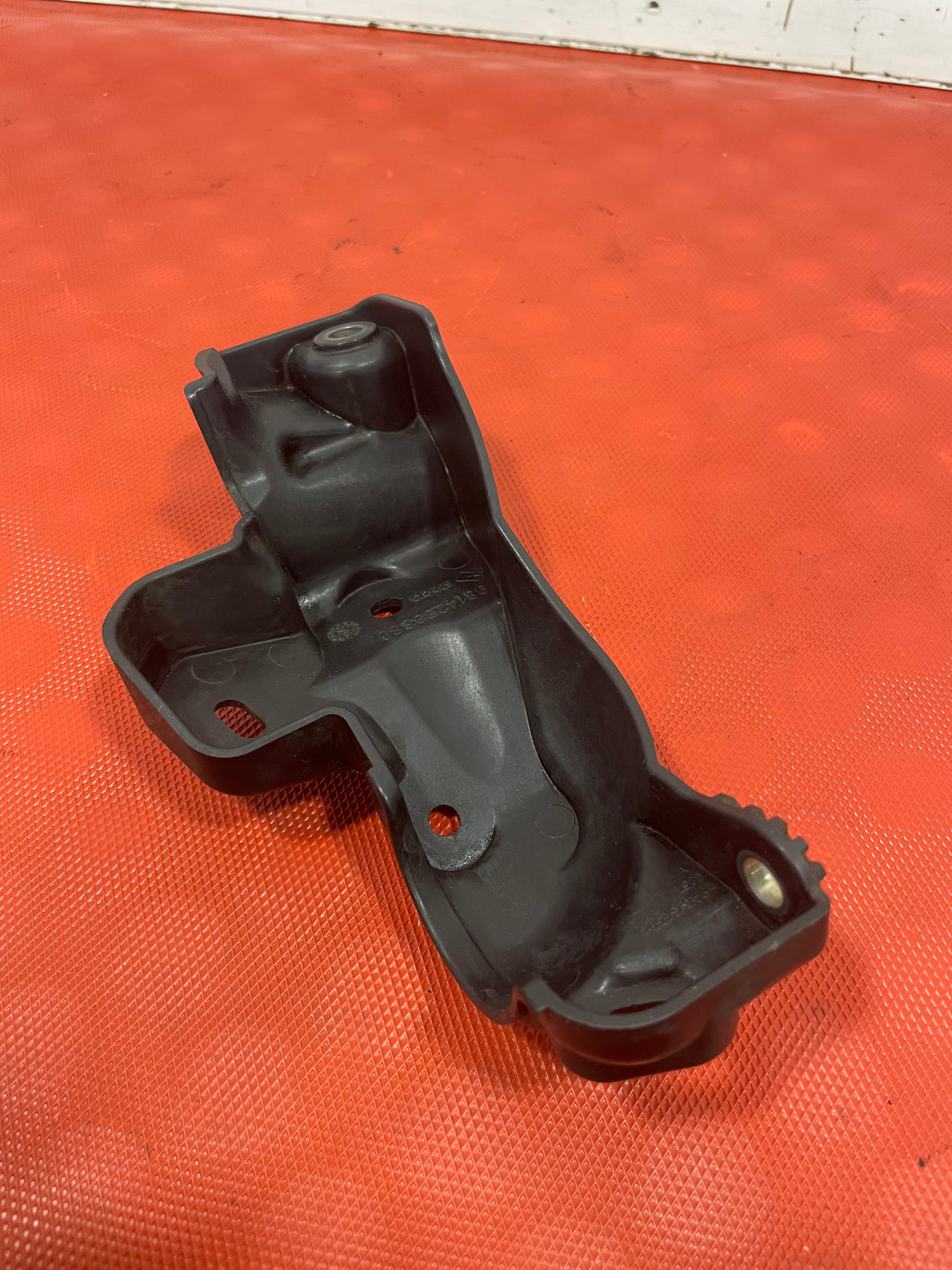 Peugeot Partner Citroen Berlingo WATER PUMP COVER 1.5 2019 - 2023  P/N 9814288880