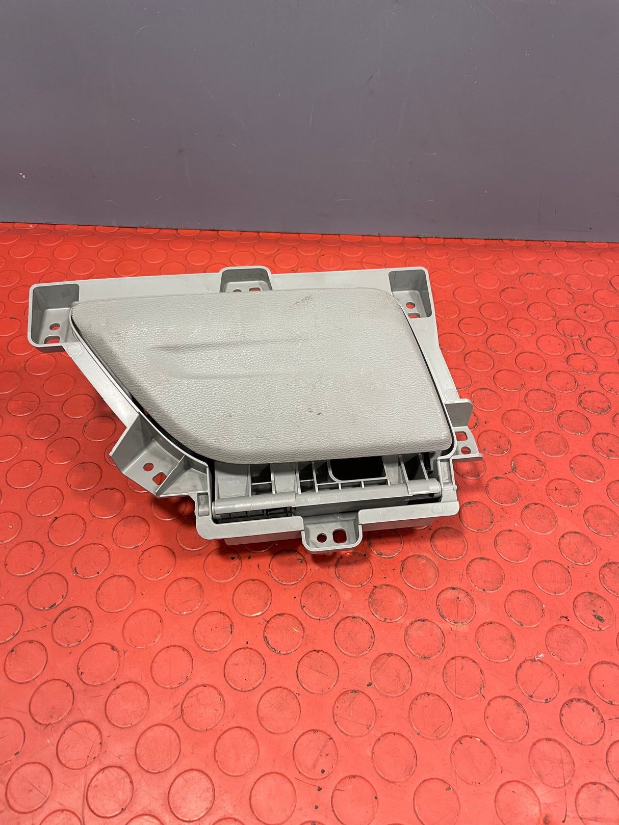 Saic Maxus Deliver 9 DASHBOARD PANEL CIGARETTE ASHTRAY 2021-2024 P/N SV63 / P00041