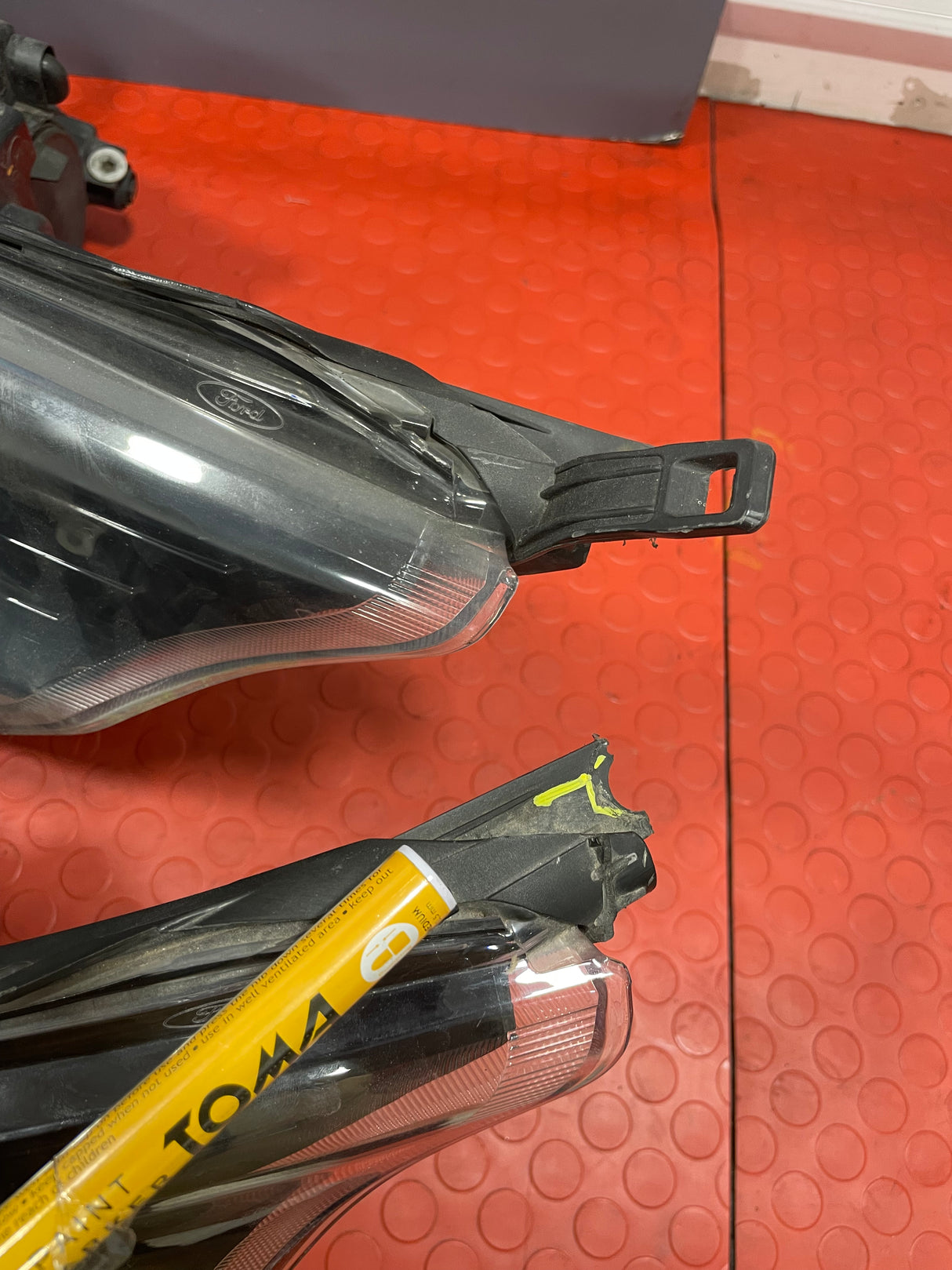 Ford Transit Custom HEADLIGHT DRIVER SIDE RH (BLACK INTERIOR) (DAMAGE MOUNTING POINT) 2015 P/N BK2113W029B