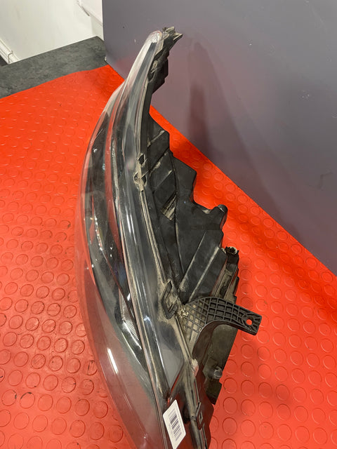Ford Transit Custom HEADLIGHT DRIVER SIDE RH (BLACK INTERIOR) DAMAGE MOUNTING POINT 2015 P/N BK2113W029B