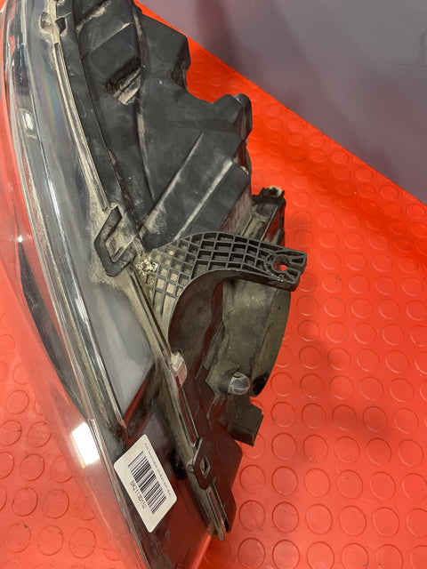 Ford Transit Custom HEADLIGHT DRIVER SIDE RH (BLACK INTERIOR) DAMAGE MOUNTING POINT 2015 P/N BK2113W029B