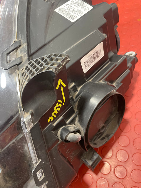 Ford Transit Custom HEADLIGHT DRIVER SIDE RH (BROKEN CLIP) 2013-2018  P/N BK2113W029AJ